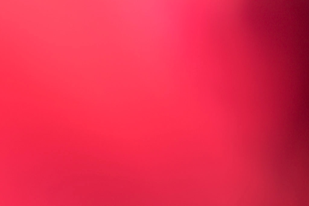 Maui, Hawaii 2018 — smooth pink-crimson gradient abstract, soft light center radiating to deep magenta corners